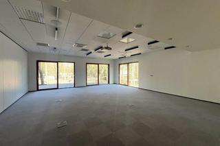 Wyremontowana zabytkowa leśniczówka i jej otoczenie