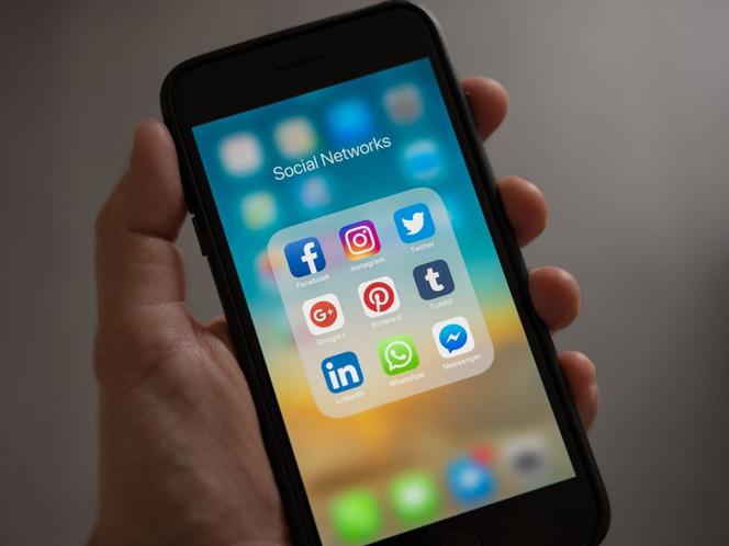 Te aplikacje kradną dane! Lepiej usuń je z telefonu