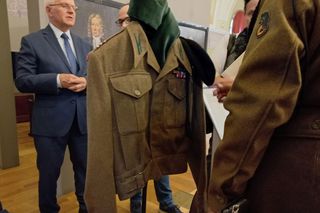 Wojenne pamiatki po Antonim Firleju w Muzuem Okręgowym w Lesznie. Był żołnierzem Dywizji Generała Maczka