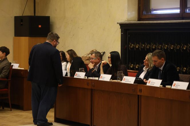 Nadzwyczajna sesja Rady Warszawy