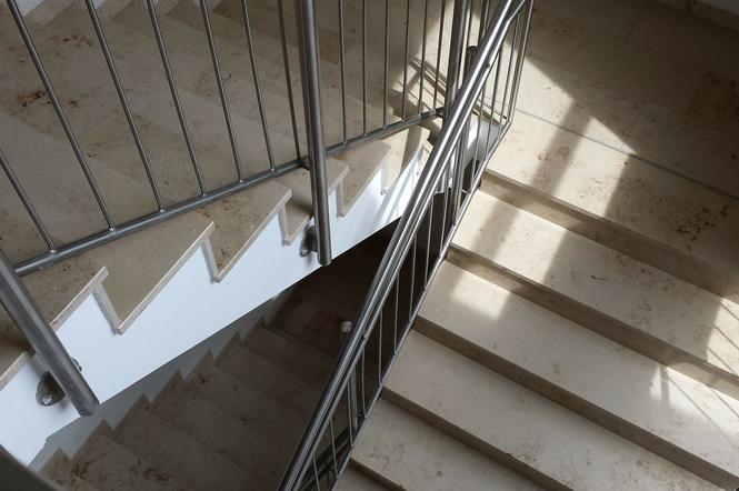 Klatki schodowe są brudne głownie tam, gdzie mieszkania wynajmują studenci