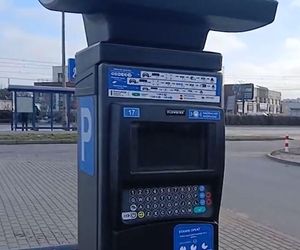 Na Wyżynach ludzie są wściekli. Spółdzielnia postawiła im pod blokiem parkomaty. To cios!