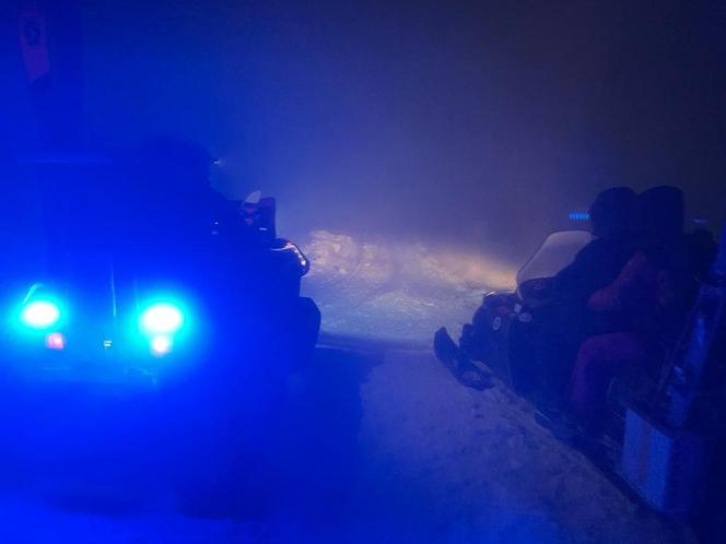 Wichura, mróz i ograniczona widoczność. Minuty dzieliły ich od tragedii