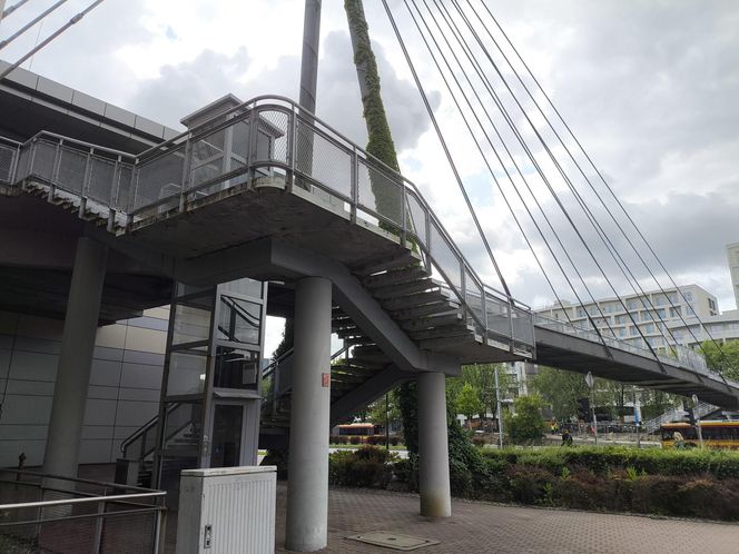 Kolejna kładka do likwidacji w Warszawie. W jej miejscu powstanie przejście naziemne