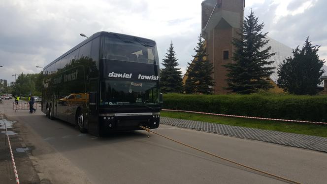 Rekord Polski w przeciąganiu autokaru w Sosnowcu
