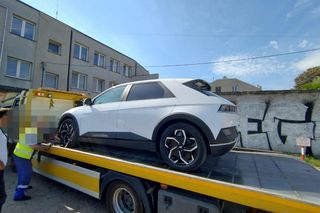 Skradziony w Hiszpanii Hyundai Ioniq 5 odnaleziony w Warszawie. Jak Kobra wytropiła auto?