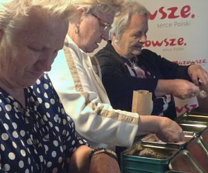 Były opowieści o herbacianych zwyczajach, wspomnienia dawnych spotkań przy stole, a także degustacje różnych gatunków herbat 