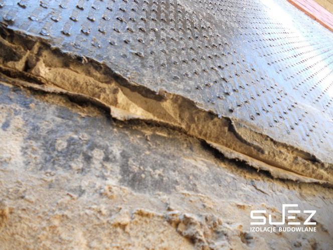 Folia kubełkowa jako warstwa izolacyjna? Takie rozwiązanie po kilku latach może wyglądać właśnie tak