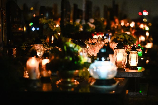 1 listopada na Cmentarzu Łostowickim w Gdańsku. Tak wygląda w dniu Wszystkich Świętych