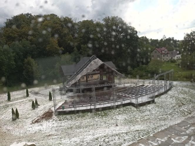 Szok! Potężne gradobicie zmieniło lato w zimę. Rolnicy liczą straty