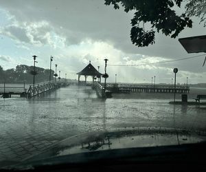 Deszczowe lato i drożyzna zniechęcają Polaków do wakacji. Turyści i przedsiębiorcy apelują o wsparcie