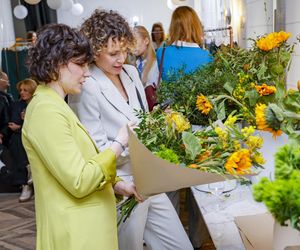 Czarna Deeds, niebieska Szczawińska i beżowa Mrozowska. Tłum gwiazd na imprezie