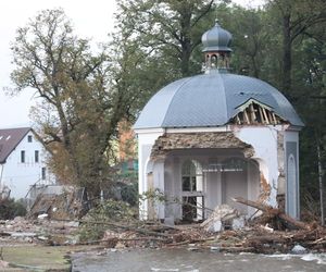 Mieszkańcy Kłodzka i Stronia Śląskiego rozpoczęli wielkie sprzątanie. Chcą zwalczyć skutki powodzi