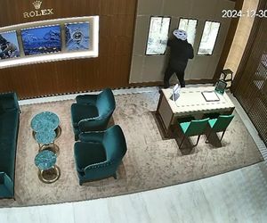 W 1,5 minuty zrabowali zegarki warte 2 miliony. Nagranie z zuchwałego skoku na jubilera w Galerii Mokotów