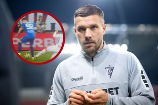 Podolski prawie złamał rywalowi nogę, a sędzia nawet nie dał mu kartki! Wielki skandal, gdzie był VAR?