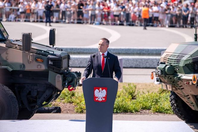 Defilada wojskowa 15 sierpnia w Warszawie
