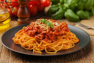 Spaghetti bolognese: przepis na włoskie danie dla 4 osób