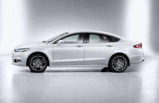 Ford Mondeo 2013 Hybrid 4d