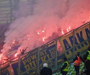 Derby Trójmiasta. Tak bawili się kibice na meczu Lechia Gdańsk - Arka Gdynia [ZDJĘCIA]