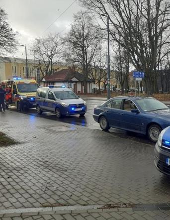 Olsztyn. Nieprzytomny 36-latek za kierownicą. Straż miejska znalazła przy nim susz roślinny