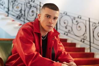Kacper Blonsky wrócił z szaloną piosenką. Nagrał ją ze współautorem Duże oczy Smolastego!
