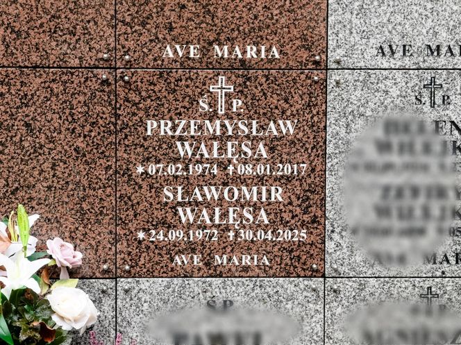 Grób synów Lecha Wałęsy, Przemysława i Sławomira