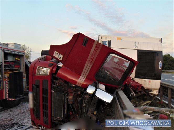 Tragedia na AOW. Kierowca zmiażdżony w kabinie
