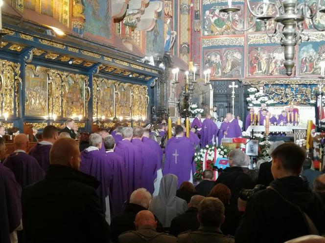 Ostatnie pożegnanie Wandy Półtawskiej. Kard. Dziwisz: "Księga jej życia została zamknięta"