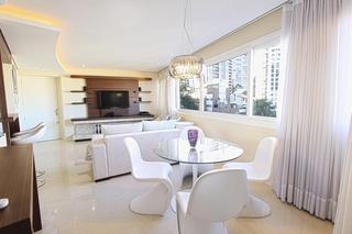 Szklany stół. Jak o niego dbać?