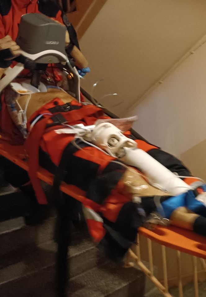 Zasztyletował sanitariusza, odpowie za usiłowanie zabójstwa drugiego medyka