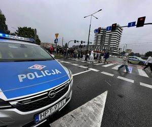 Setki osób upamiętniły Oliwiera. 20-latek zmarł po interwencji policji. Zabili go jak zwierzę