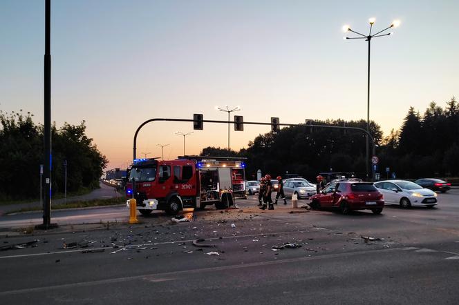 Wypadek na skrzyżowaniu ulic Stella Sawickiego i Bora Komorowskiego