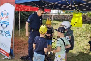 Policja i Straż Pożarna przypominały jak bezpiecznie spędzać wakacje nad Jeziorakiem
