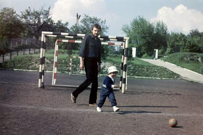 Rodzinny album Bajerów. W tle dawne Starachowice