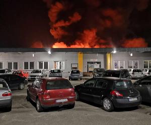 Ogromny pożar w zakładzie produkującym opony w Dębicy! Został już ugaszony 