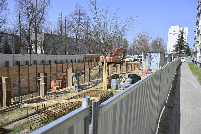 Deweloper buduje apartamentowiec tuż pod ich oknami. „Ten blok zasłoni nam świat”