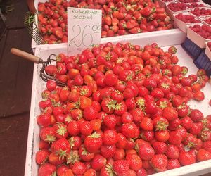 Ceny truskawek na Starym Kleparzu w Krakowie
