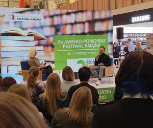 Tłumy na Kujawsko-Pomorskim Festiwalu Książki! Zielone Arkady zamieniły się w literacki raj