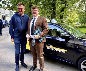 Szymon Hołownia łowi wyborców taksówką! Ale numer [ZOBACZ]