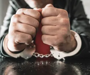 Wtargnął do domu 75-latki i groził jej śmiercią