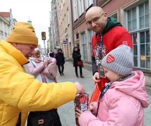 W Gdańsku już grają dla WOŚP. Wolontariusze na ulicach, a pierwsze datki już w puszkach