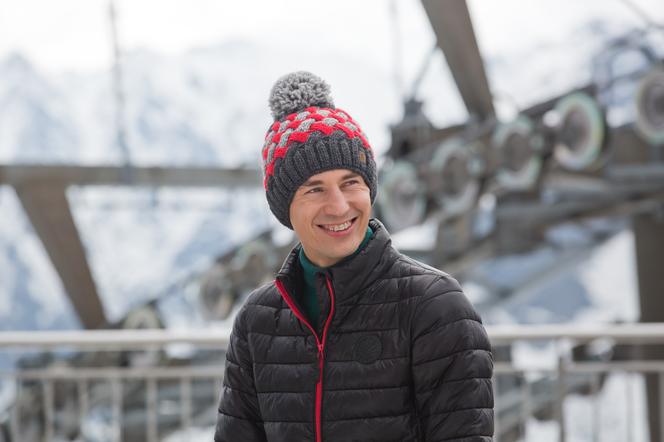 Kamil Stoch w czapce własnej kolekcji