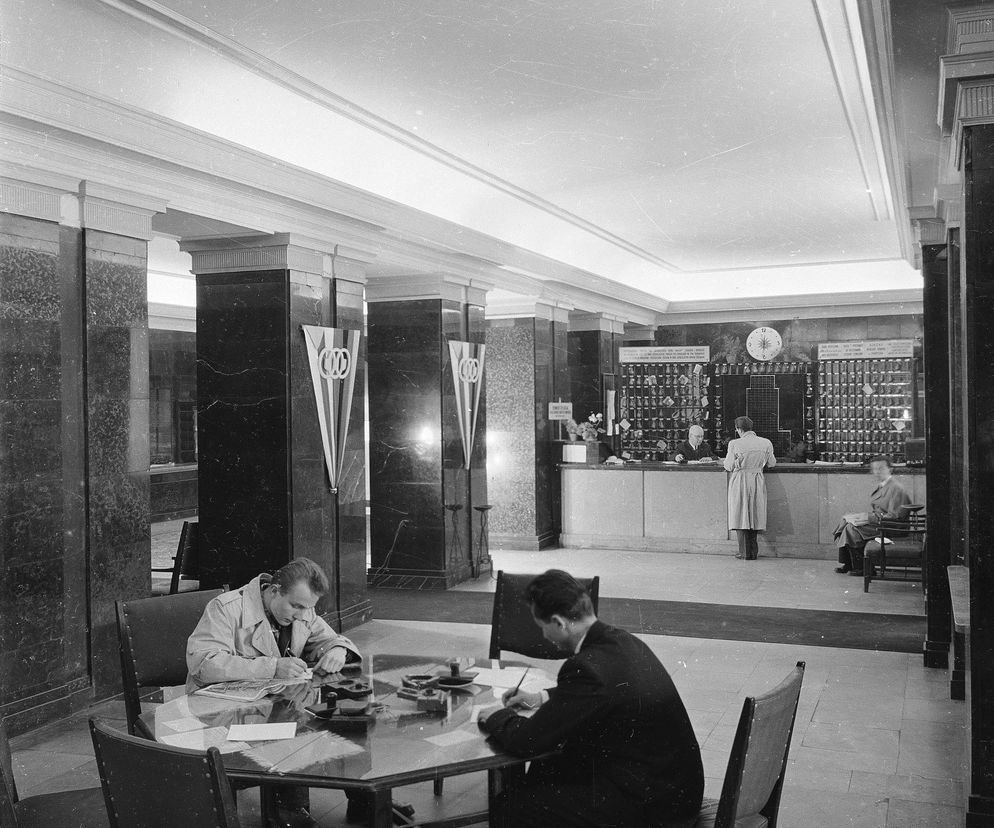 Hotel Warszawa w Prudentialu w latach 50.