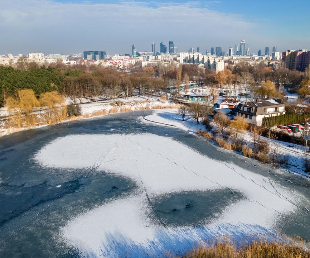 Ten warszawski park oferuje wiele zimowych atrakcji. Nie ma mowy o nudzie! 