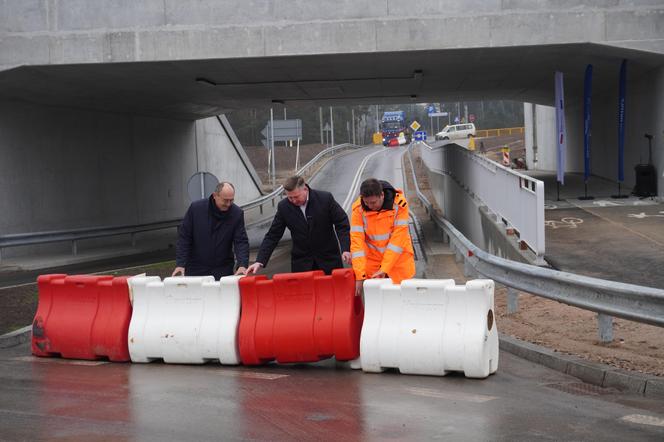 Wielkie otwarcie tunelu pod torami w Niewodnicy Kościelnej. Tak przebiegają prace w ramach Rail Baltica [ZDJĘCIA]