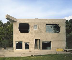 Anty-Villa: manifest architektury cyrkularnej 