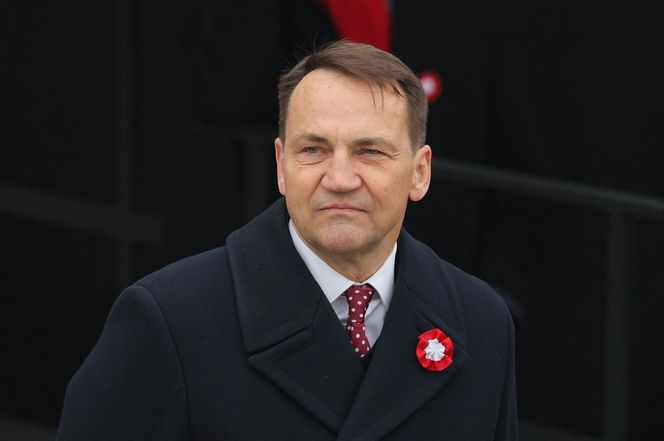 Tak naprawdę mieszka Radosław Sikorski z żoną. Sąsiedzi mówią o nich jedno