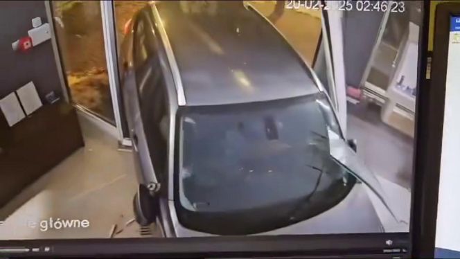 Wjechali autem do jubilera, a potem uciekli z łupem! Jest nagranie z napadu