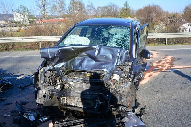 Kierowcy zginęli po zderzeniu czołowym. Tragiczny wypadek w Krośnie