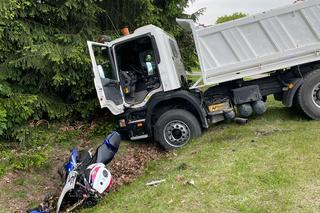 Niwka. Motocyklista zderzył się z ciężarówką pod Tarnowem. Ślady wskazały na przebieg wypadku